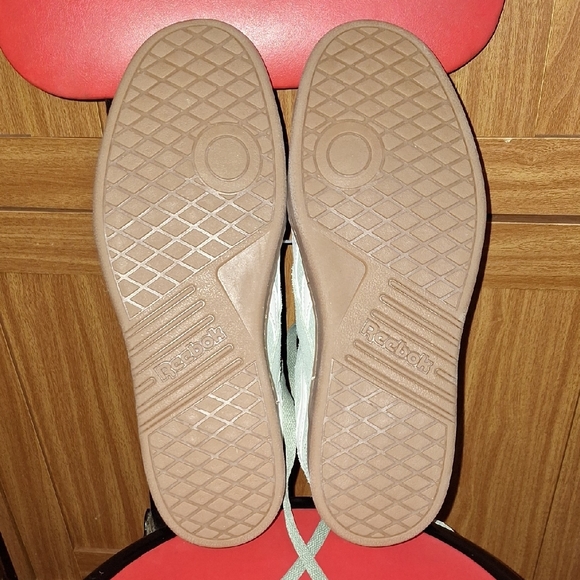 Reebok Green and White Women's Sneakers NWOT - Picture 2 of 6